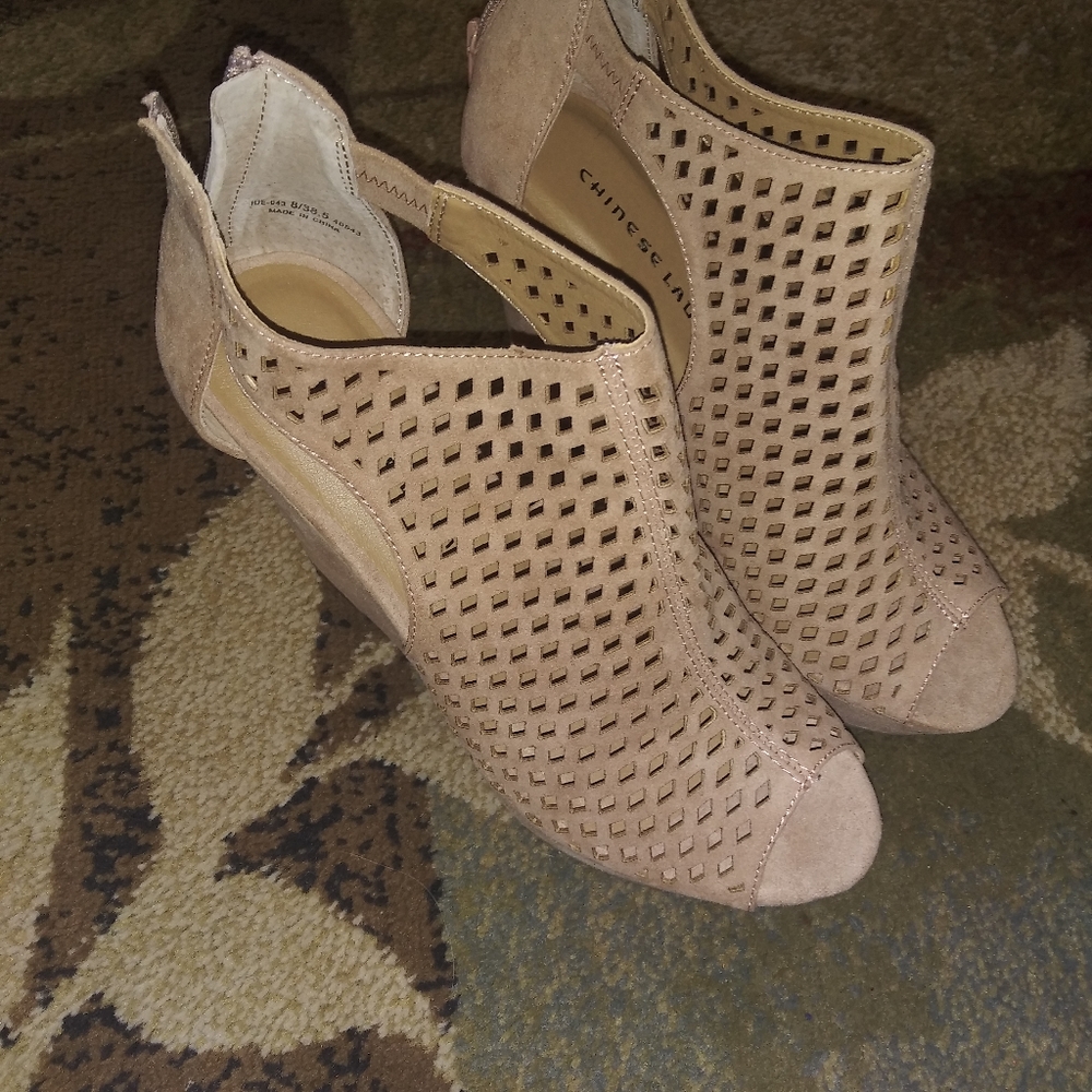 Chinese Laundry Hole Beige Pumps 8 New 🔥 Hot 🔥!